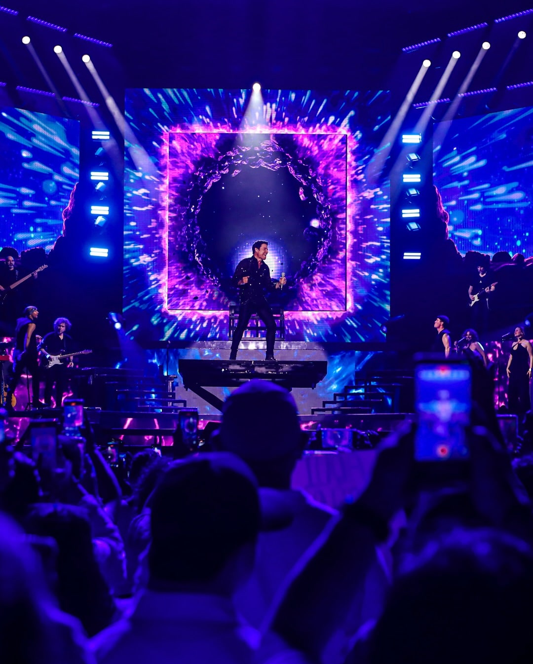 Chayanne está actualmente de gira con su tour 