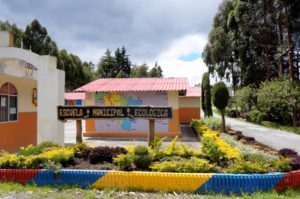 Padres de familia exigen solución al municipio ante problema sanitario